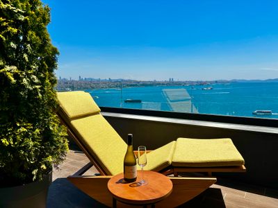S Lux/Jacuzzi Escape with Bosphorus Panorama