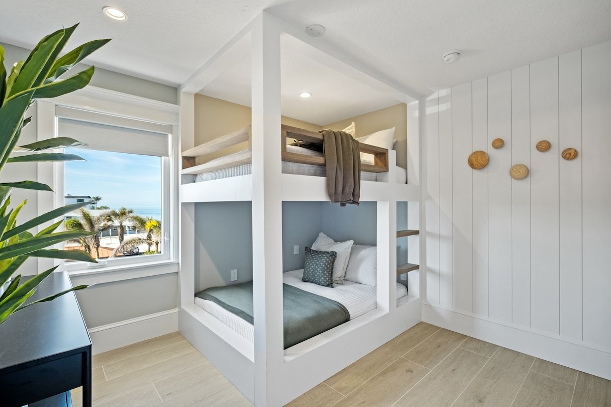 AMI Luxury! Private Beach, Pool and Golf Cart gallery image 4