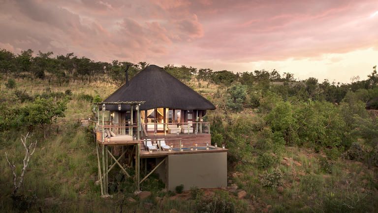 Mhondoro Safari Lodge & Villa Honeymoon Suite
