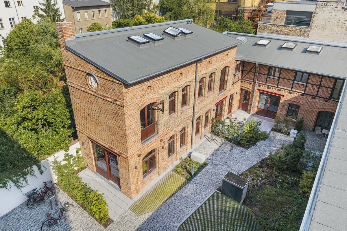 Industrie Loft Mitte, 2BR, 2Bäder, 150m²,4–8 Pers. gallery image 3