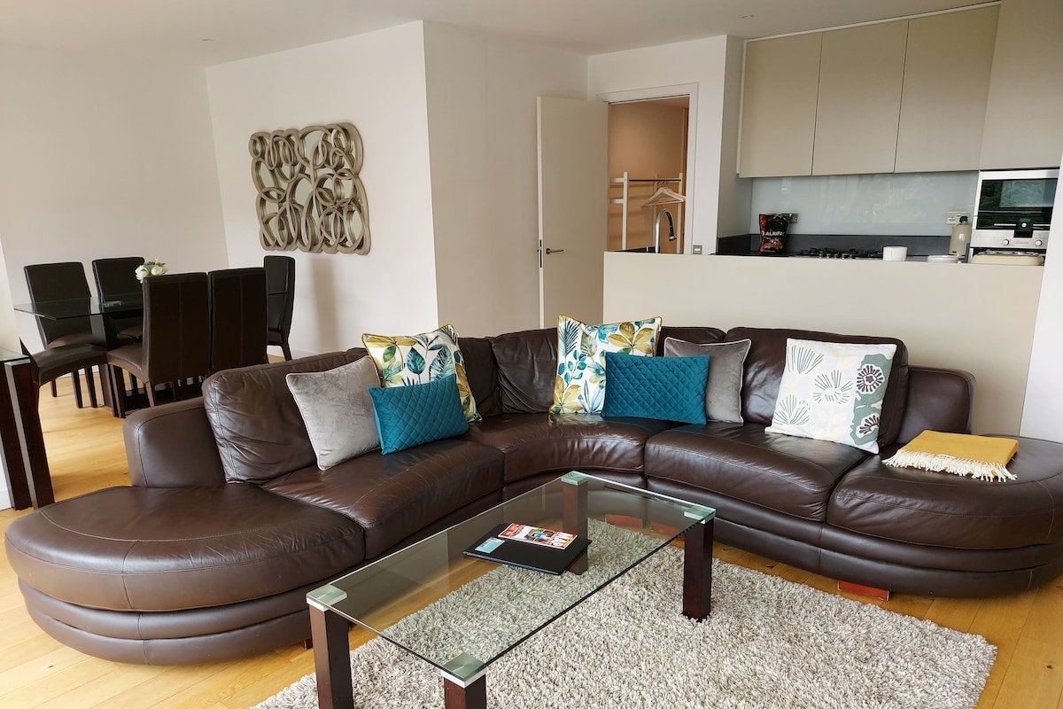 Quartermile Luxury Landing Apartment gallery image 3