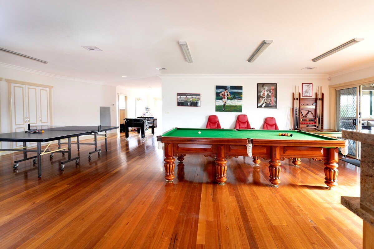 Indoor Heated Pool & Spa-The Pomegranate gallery image 4