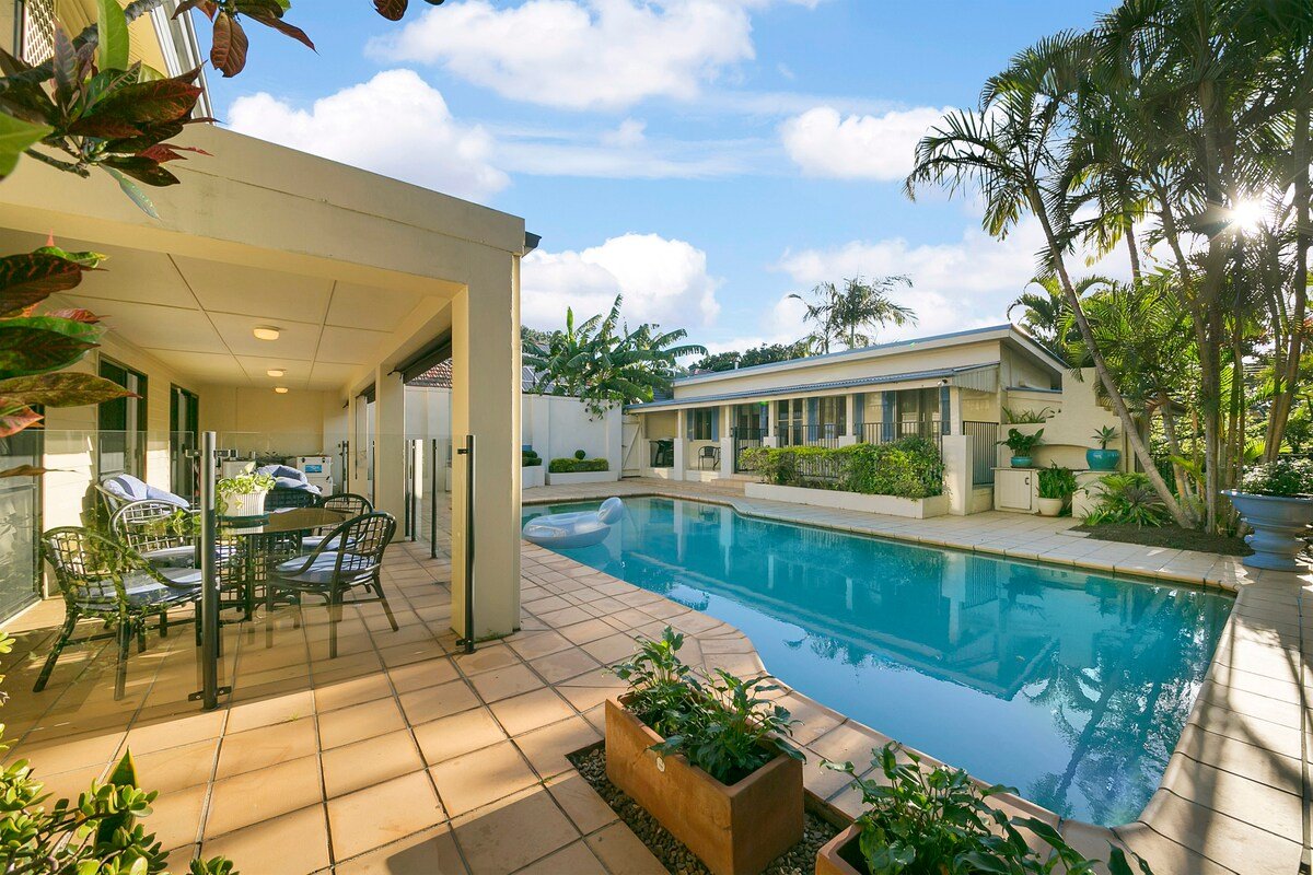 Sherwood Guesthouse – Pets, Pool, house gallery image 4