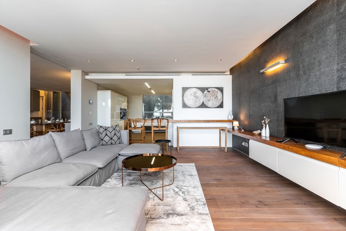 Beachfront Bliss: Luxury Amenities & Ocean Views gallery image 5