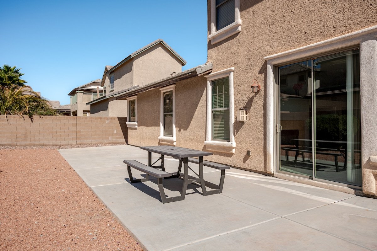 EDC Castle 5 * 2 Masters * 4000 sq feet * Gated gallery image 4