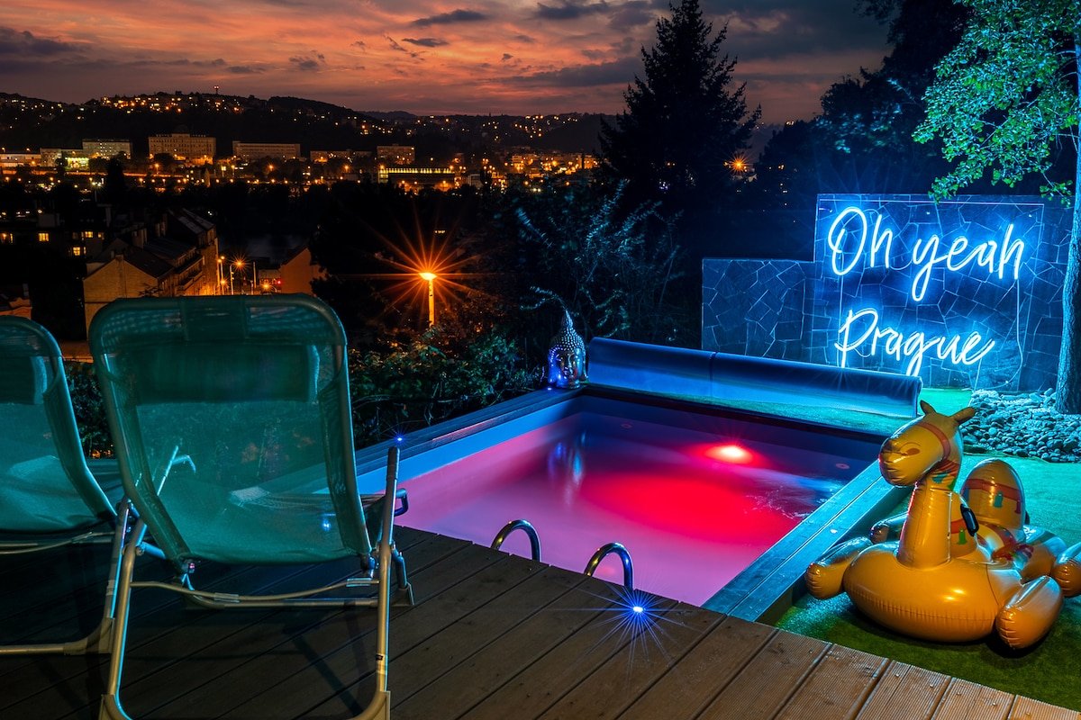 *Oh*yeah*villa* pool hot tub & sauna gallery image 2