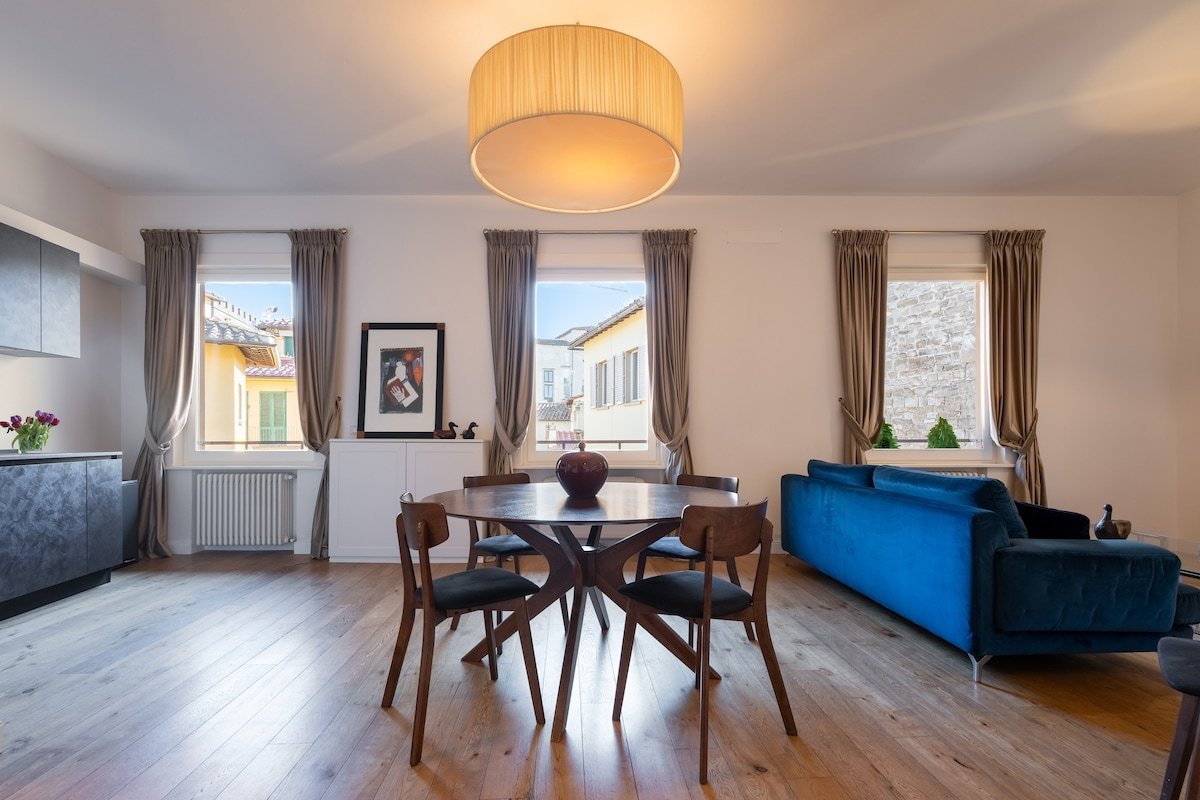 Luxury Modern and Stylish Apartment gallery image 2