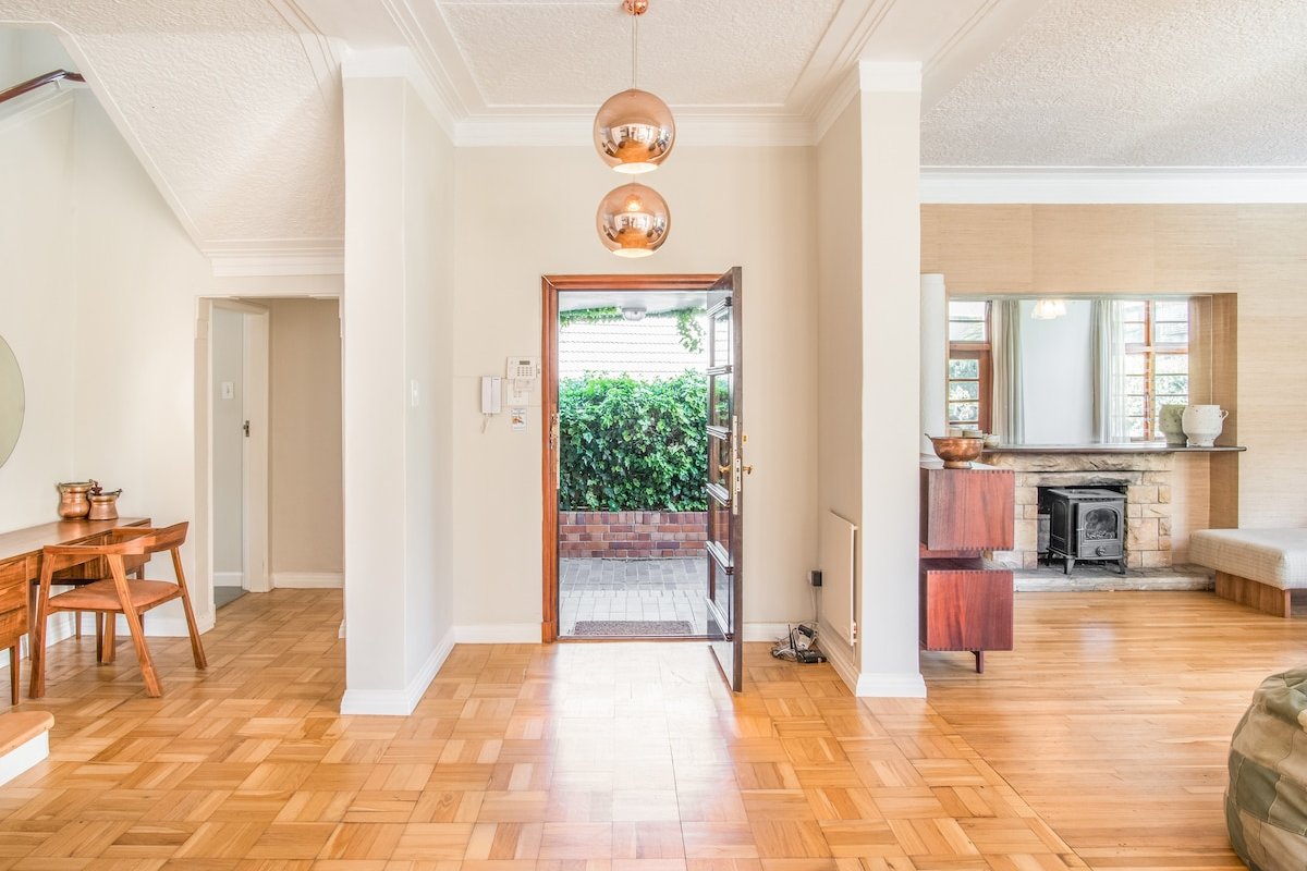 Camps Bay Gorgeous Bright Spacious Home gallery image 3