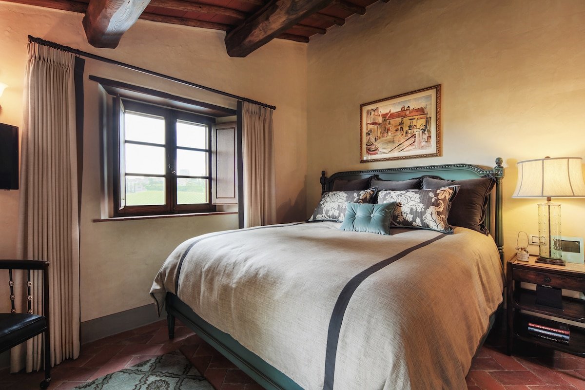 Timeless Elegance: 16th-Century Tuscan Farmhouse gallery image 2