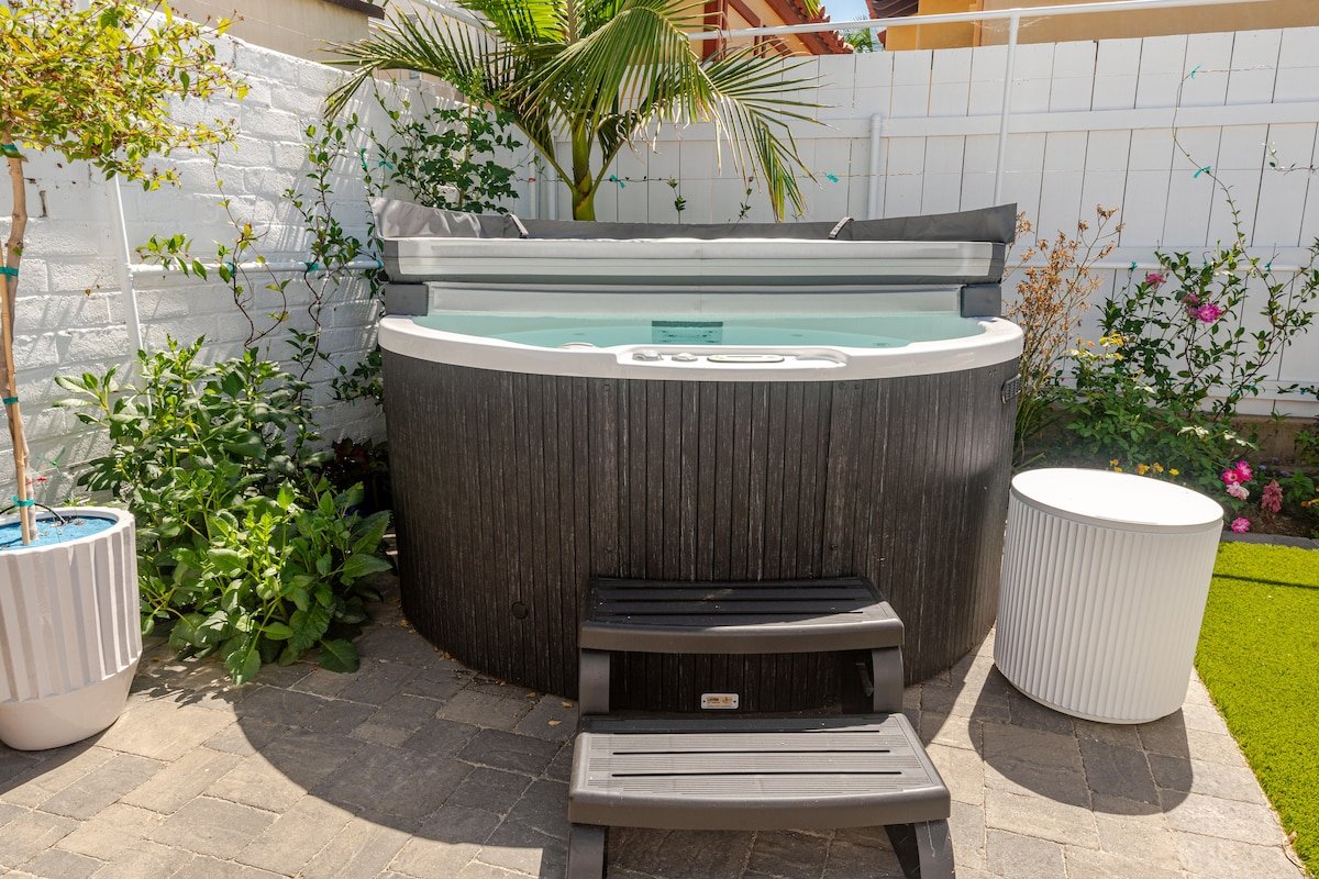 Captivating Cottage at the Cove gallery image 4