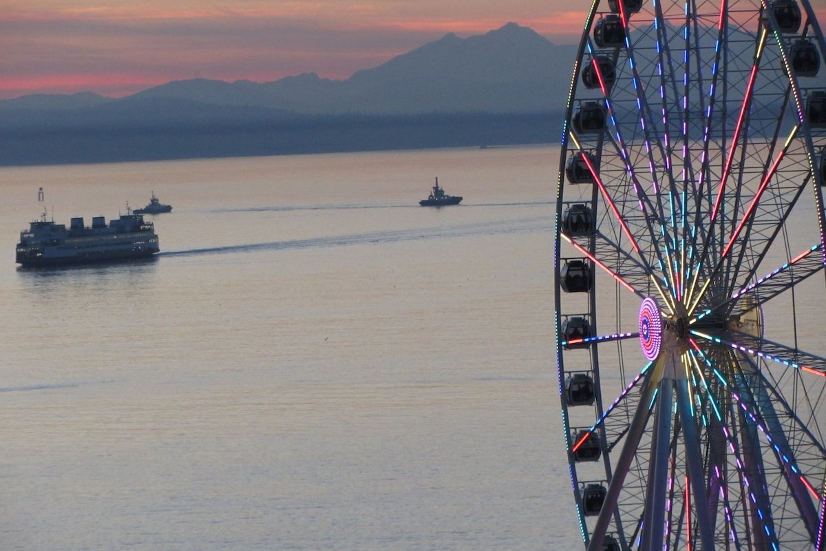 Stunning Water Views! Harbor Steps~~Best Location! gallery image 4