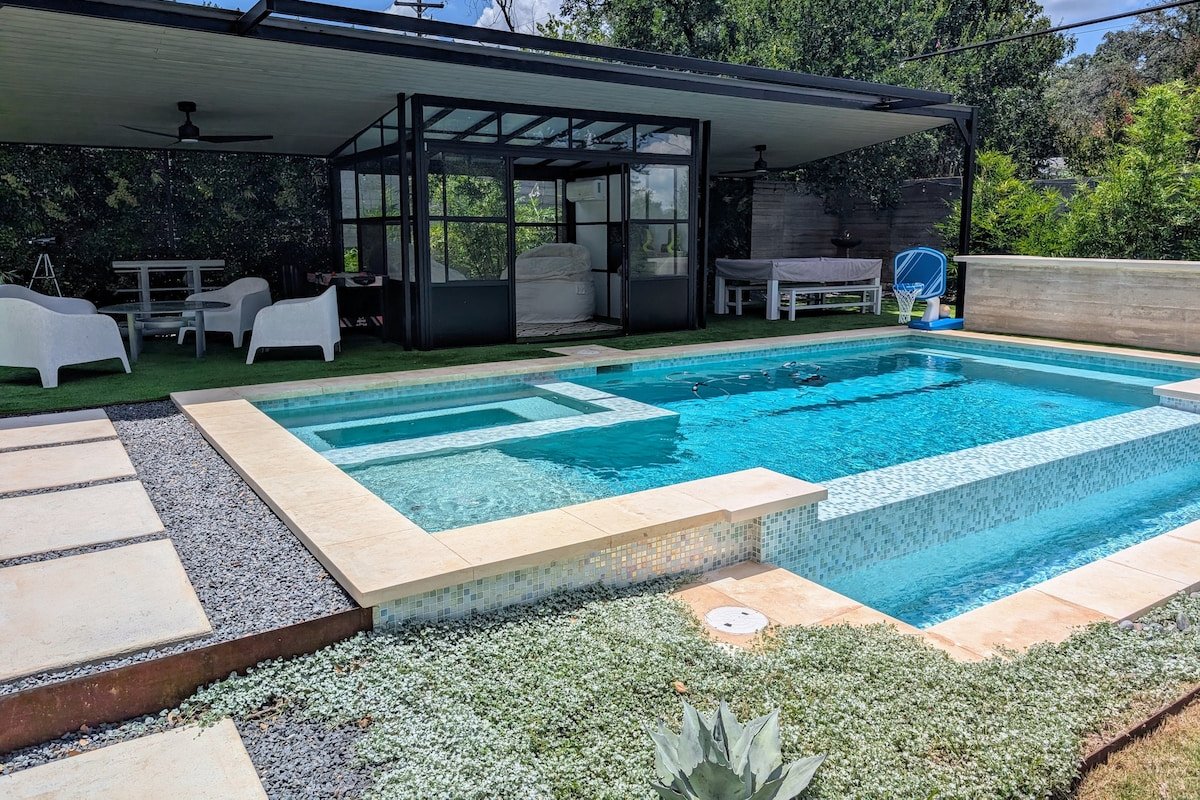 New Lux Home 5bd/5ba with Pool & Hot Tub gallery image 3