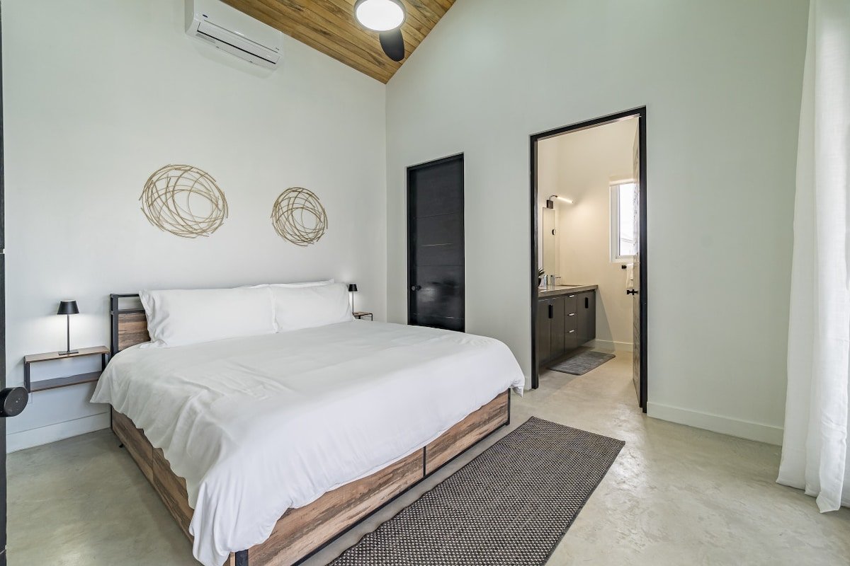 Blue Oasis and Pool Club at Mahogany Bay gallery image 4