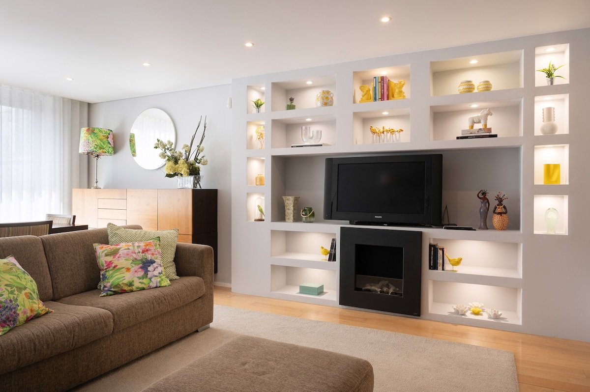 Elegant Escapes w/ hot tub, garden & garage gallery image 2