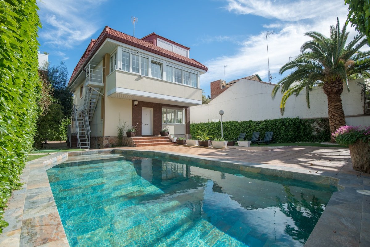 Calandria Madrid VILLA 18 people – POOL, WiFi, BBQ gallery image 3