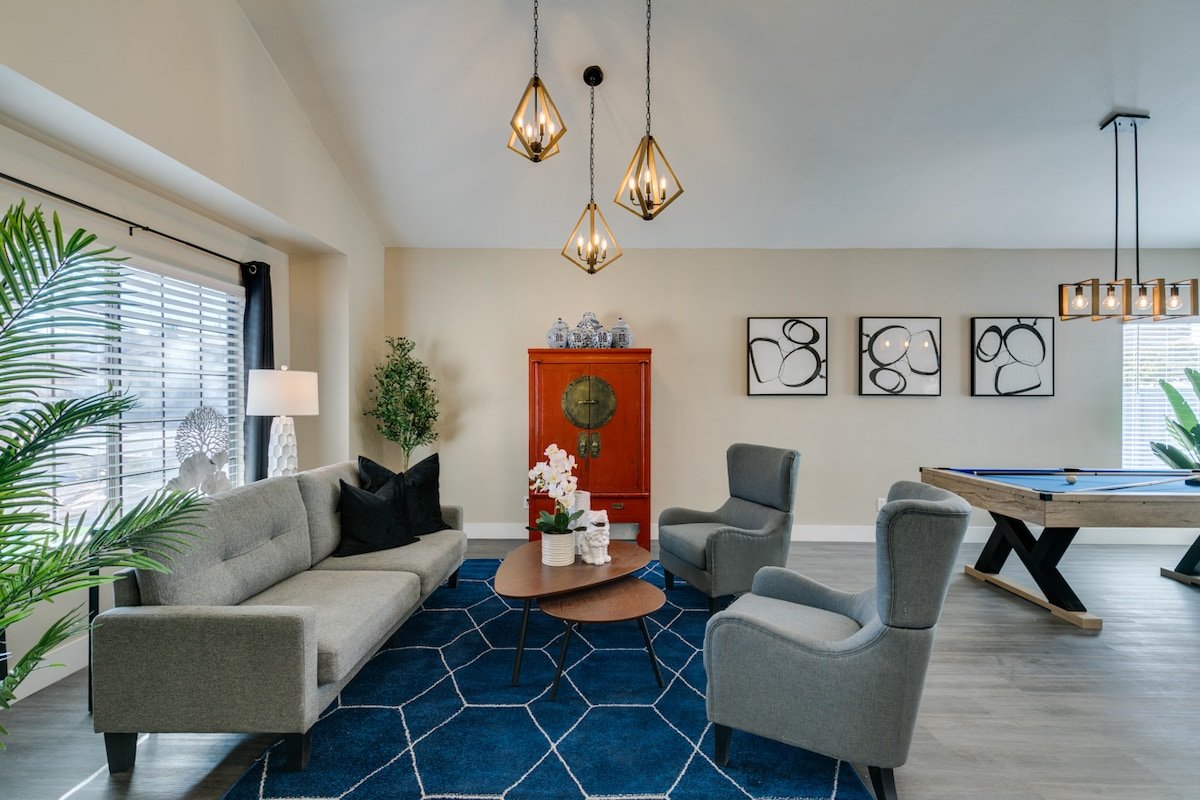 Modern 5-Bed Home with Pool, BBQ, Near Vegas Strip gallery image 2