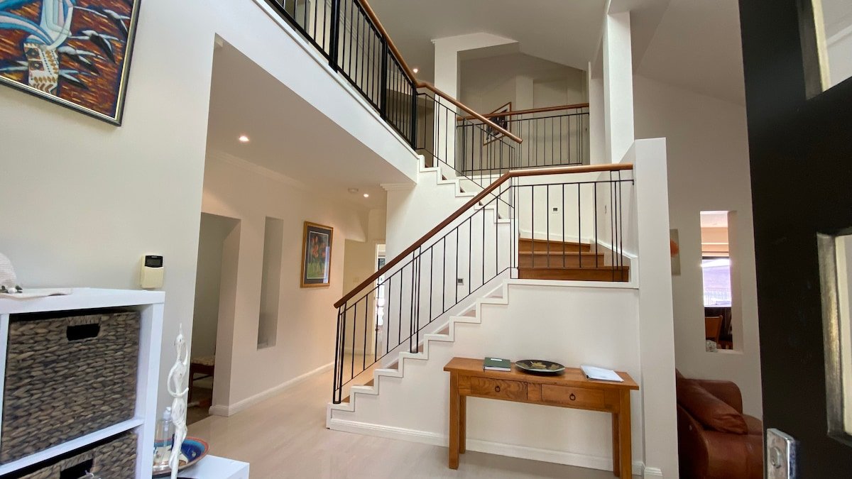 Secluded luxurious escape one hour from the CBD gallery image 5