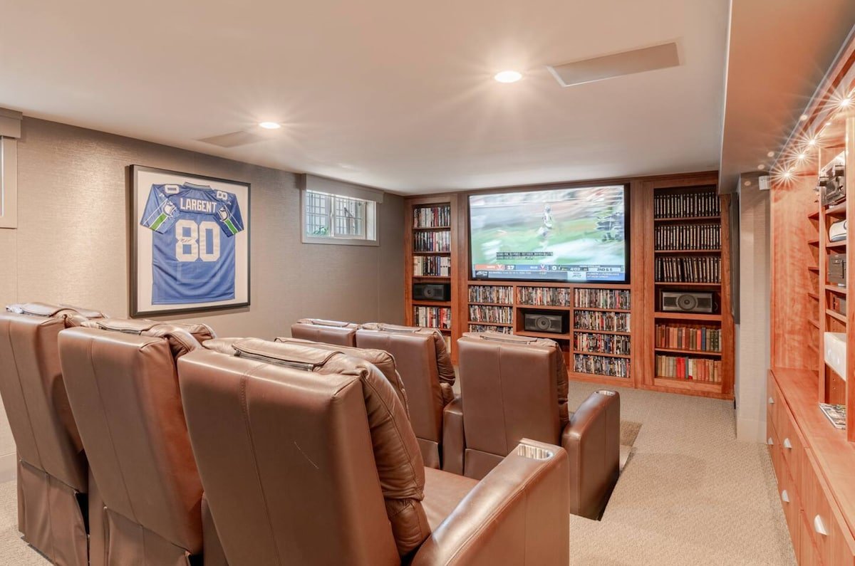 Lake View. Theater. Pinball. Chef Kitchen. EV.Gym gallery image 3