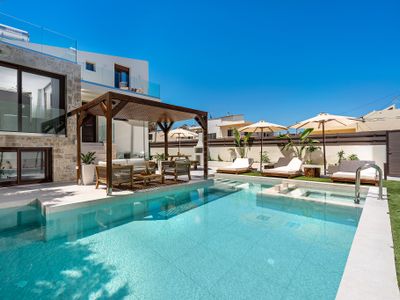 Amara Villa III – 100m to beach, gym, sauna & pool