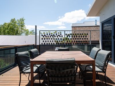 1 booking, 2 houses, 6 beds, 3 baths!