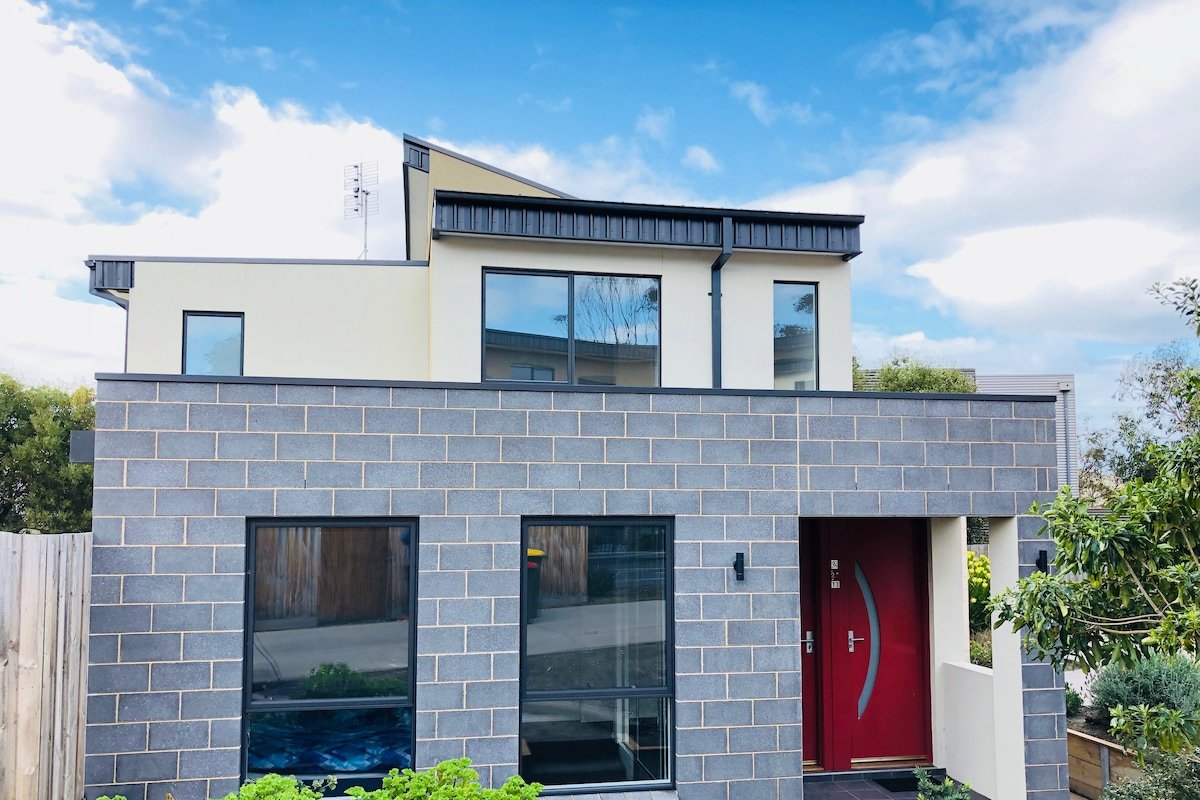 Deluxe 4 Bedroom Holiday home gallery image 2