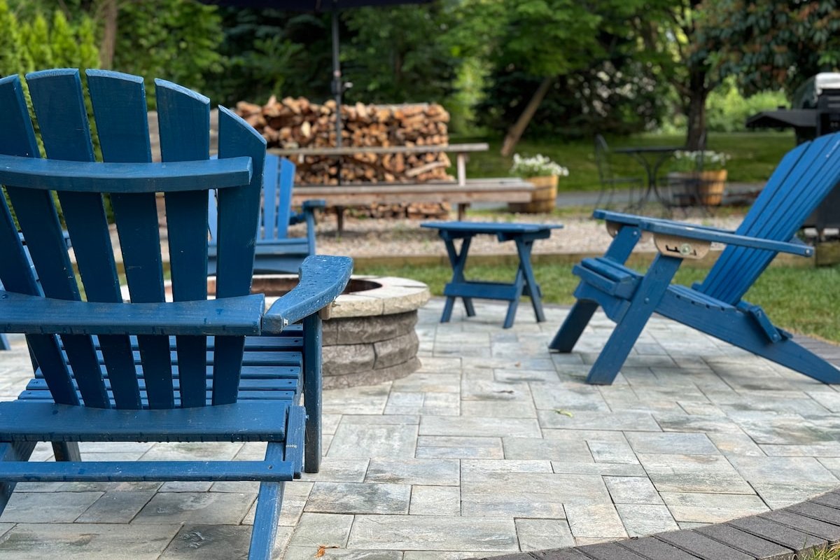 Private beach; firepit, outdoor shower, 2 kitchens gallery image 4