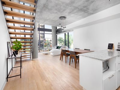 Fabulous 2-Storey Loft in King West with Parking