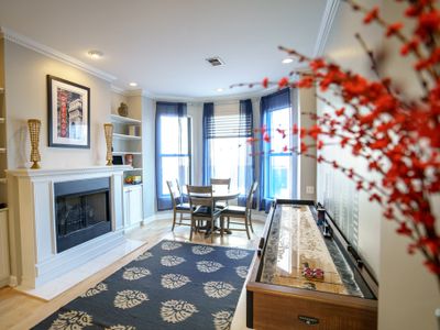 City Center Oasis: 3BR/2BA✔︎ Patio✔︎ Parking(2x) ✔︎