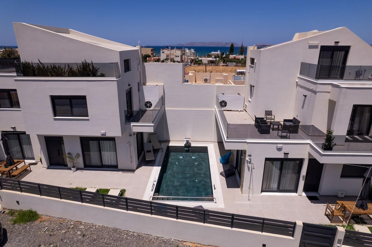 Elegant and Stylish Villas Complex in Crete gallery image 3