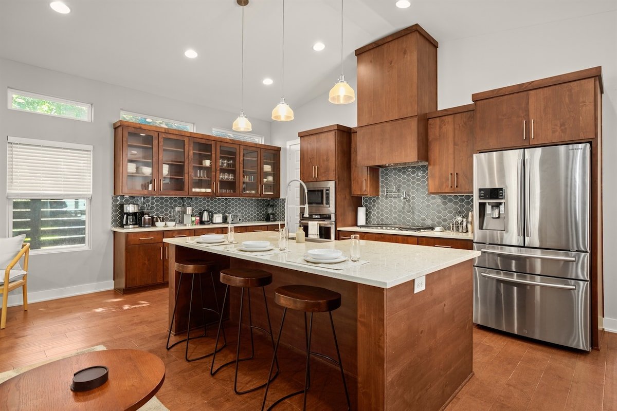 Luxury East Austin near Downtown w/ Heated POOL gallery image 4