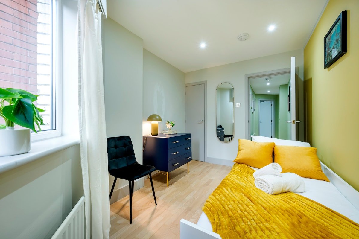 Bright & Airy 3 Bed apartment in Covent Garden gallery image 4