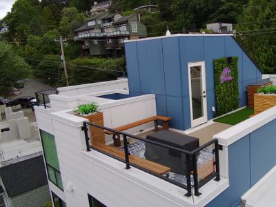 Wine & Waves: Alki Homes for Family and Friends