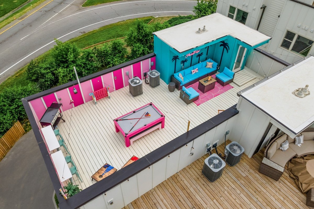 Girls’ Getaway-Flamingle House-Broadway~2m-Rooftop gallery image 5