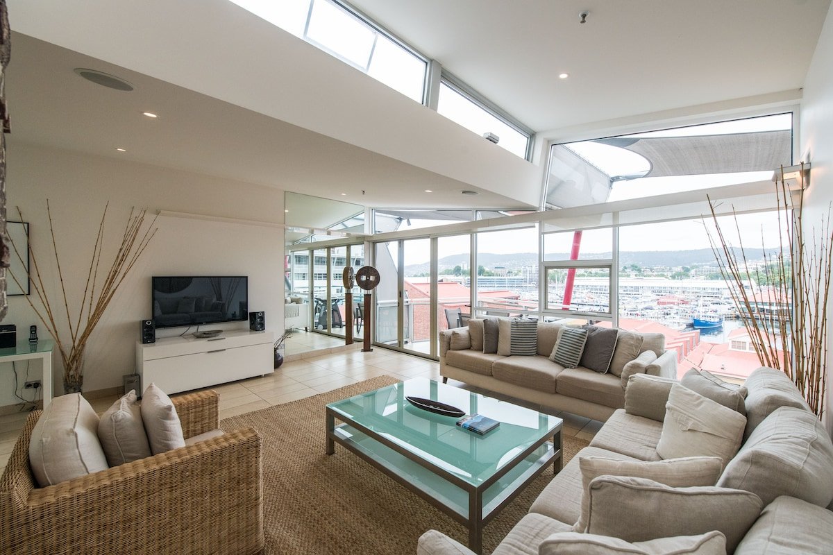 IXL 3br Penthouse with harbour views gallery image 5