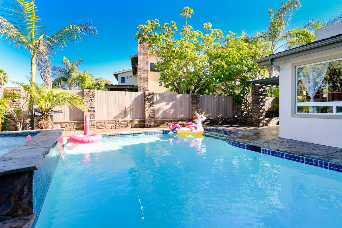 Beautiful Mega Mansion House with Pool and Jacuzzi gallery image 5