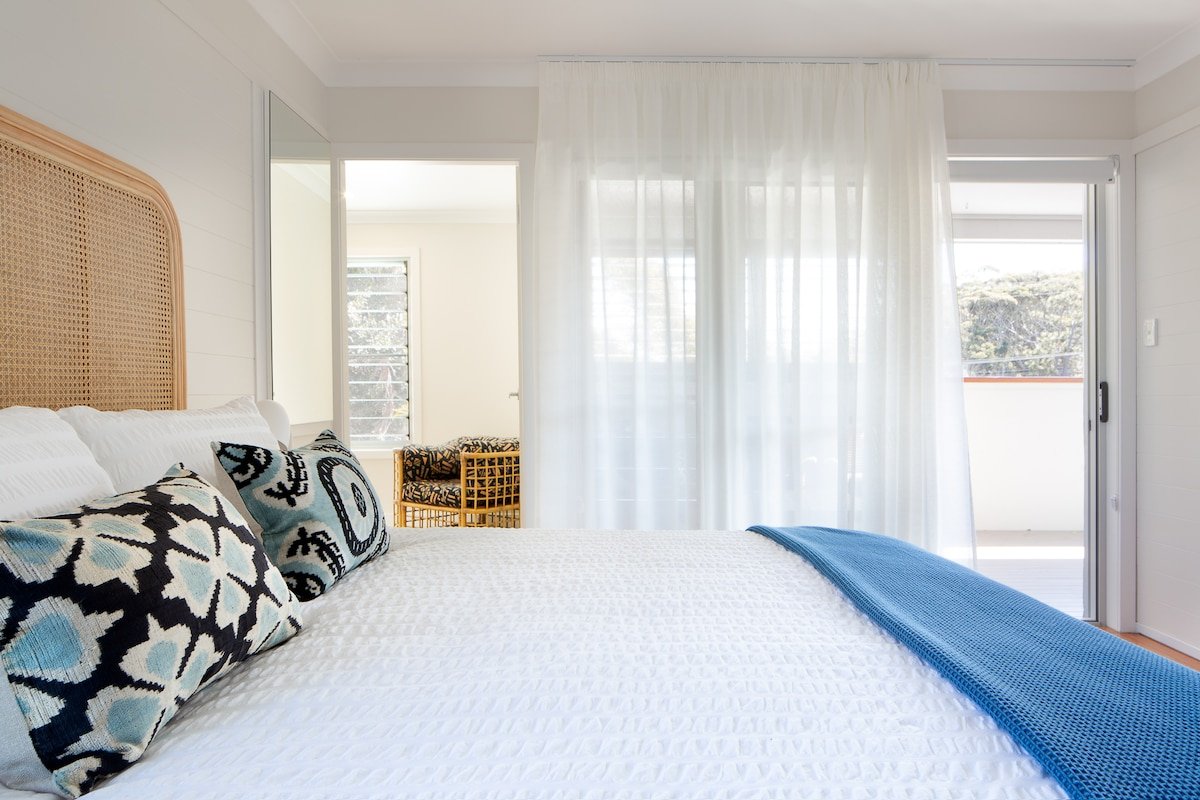 Pelicans | Blueys Beach gallery image 5