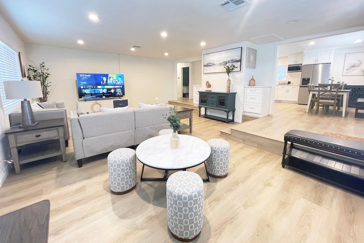 2 Houses New 4BR3B+1B1B Fully Remodeled 17 Guests gallery image 2