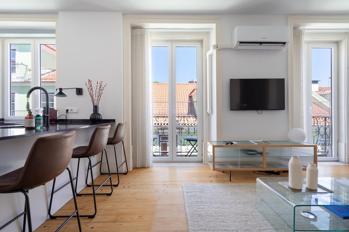 Architect Gem | 1-Min Walk to Downtown Lisbon gallery image 2