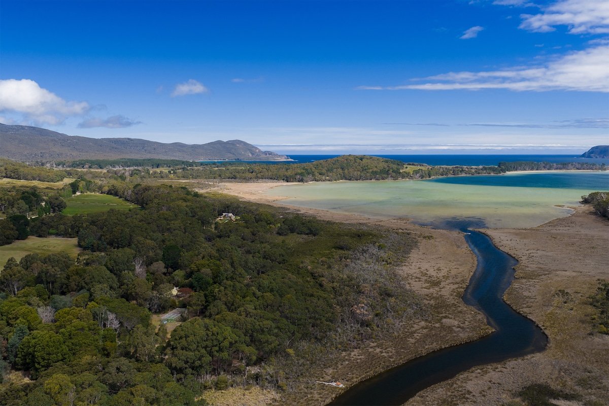 Cloudy Creek Cottage – Serenity, views & nature! gallery image 4