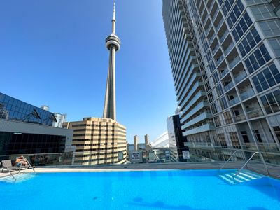 Exquisite Rooftop Pool (4 Beds) CN Tower Condo