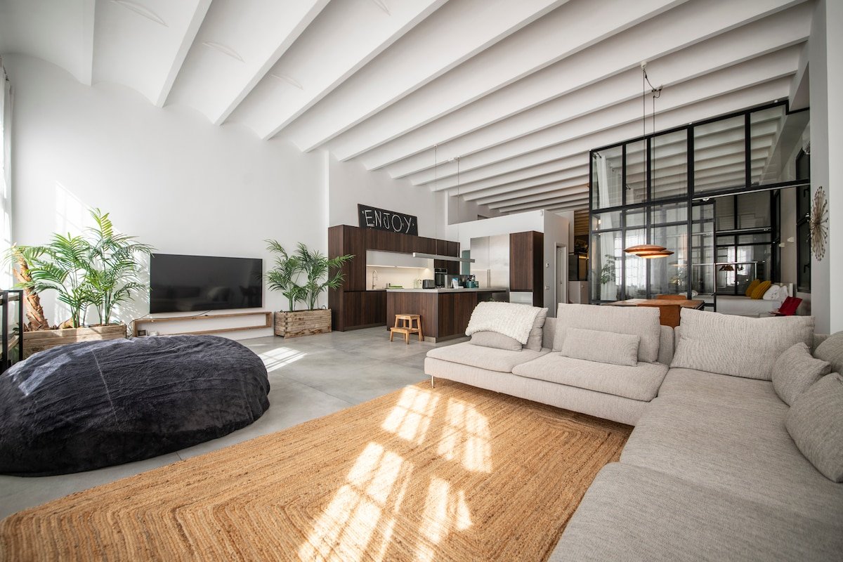 Large 5 Bedrooms Apartment in Poblenou gallery image 5