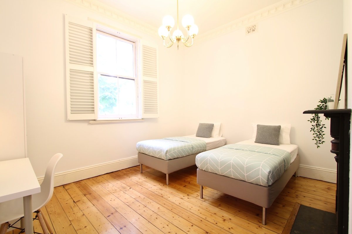 3BR + 2BATH Victorian Terrace RARE HERITAGE HOME gallery image 3