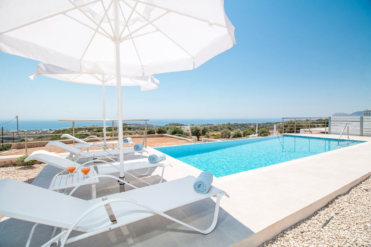 Gregorys Luxury Villa gallery image 3