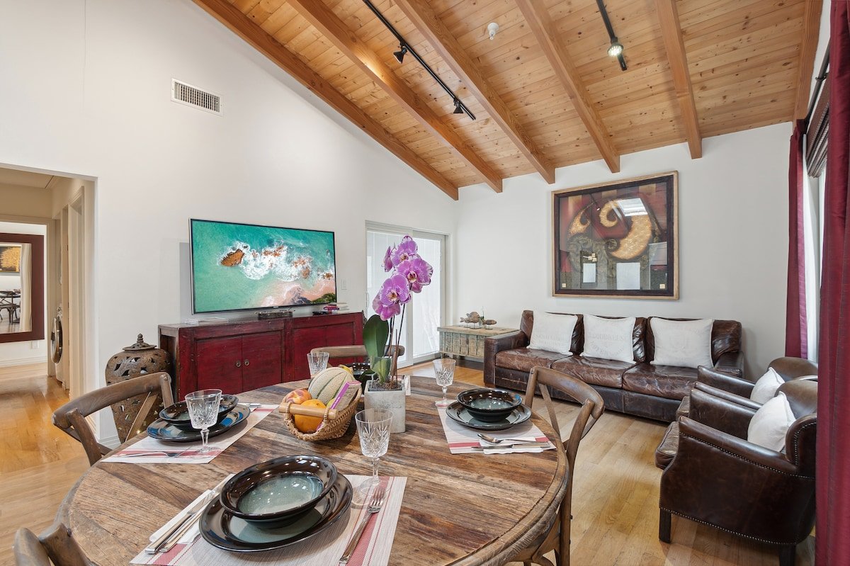 Modern Comfort Retreat 2BD house in Santa Monica gallery image 2