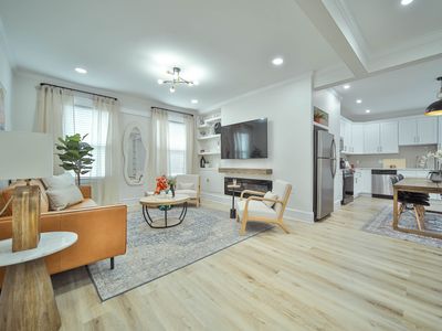 Large Duplex Free Prkg mins 2 Train downtownFenway