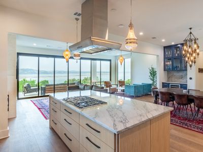 Views, Luxury & Classical Vibes!