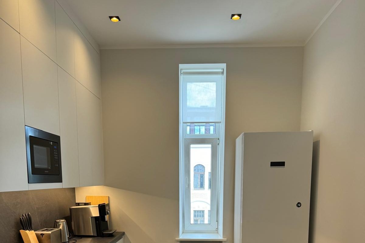 Beautiful, spacious, central 4BR gallery image 5