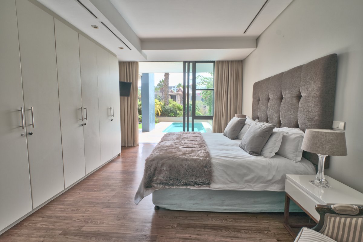 Luxury, large 3 bed 3 bath flat in secure estate