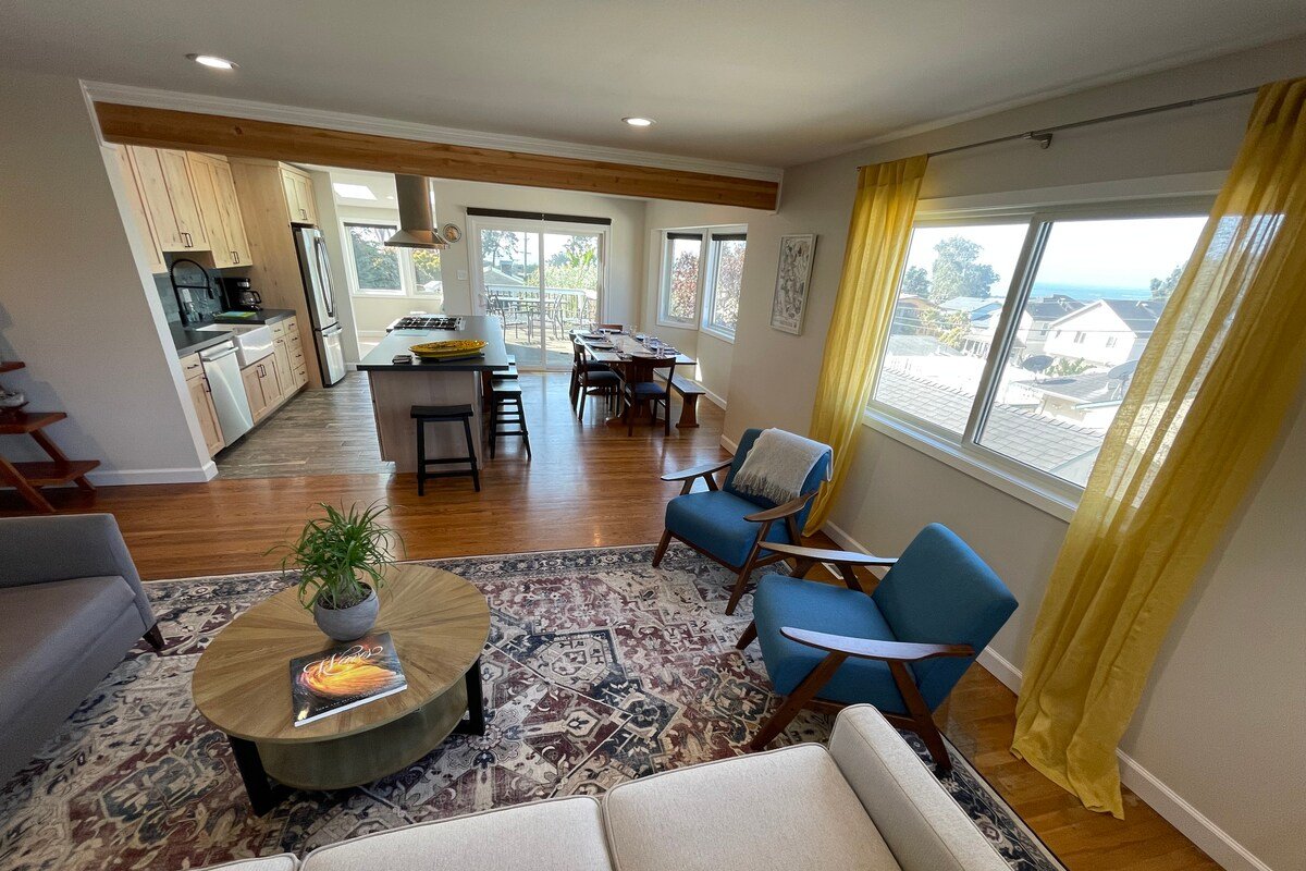 Beautiful Seaside Retreat. gallery image 3