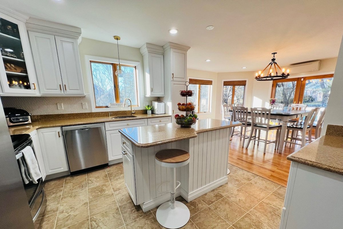 The Cozy Nest #2 – Pool|Fire Pit|10 min Newport gallery image 4